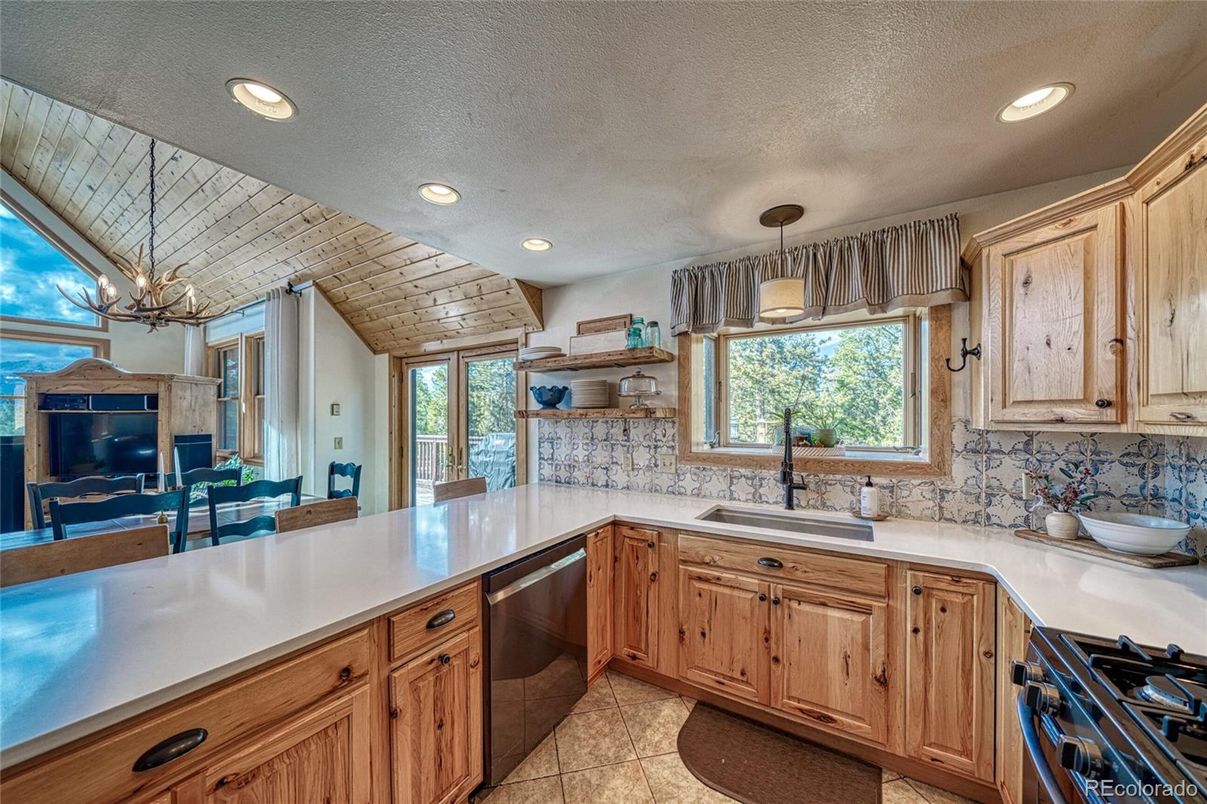 Dining room, Interior, Kitchen, Pendant Lights, Recessed Lighting, Stainless Steel Appliances
