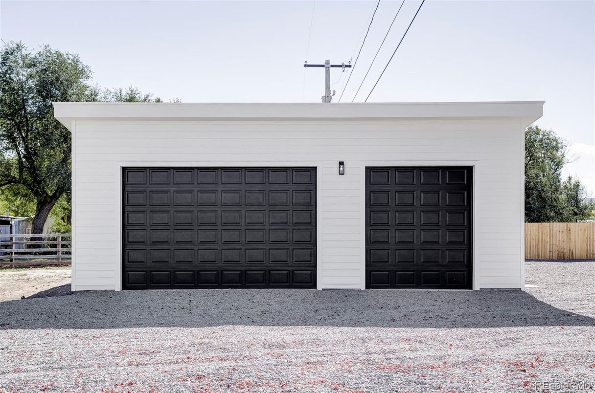 Detached Garage, Exterior