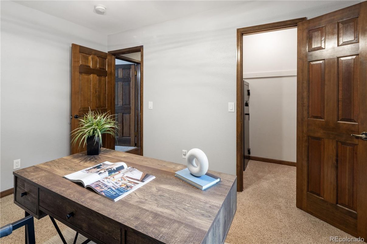 Home Office, Interior