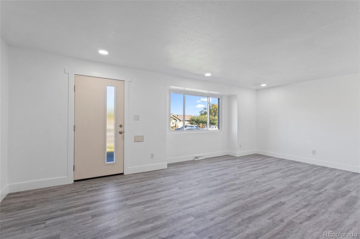 Empty room, Interior, Recessed Lighting, Wood Texture Flooring