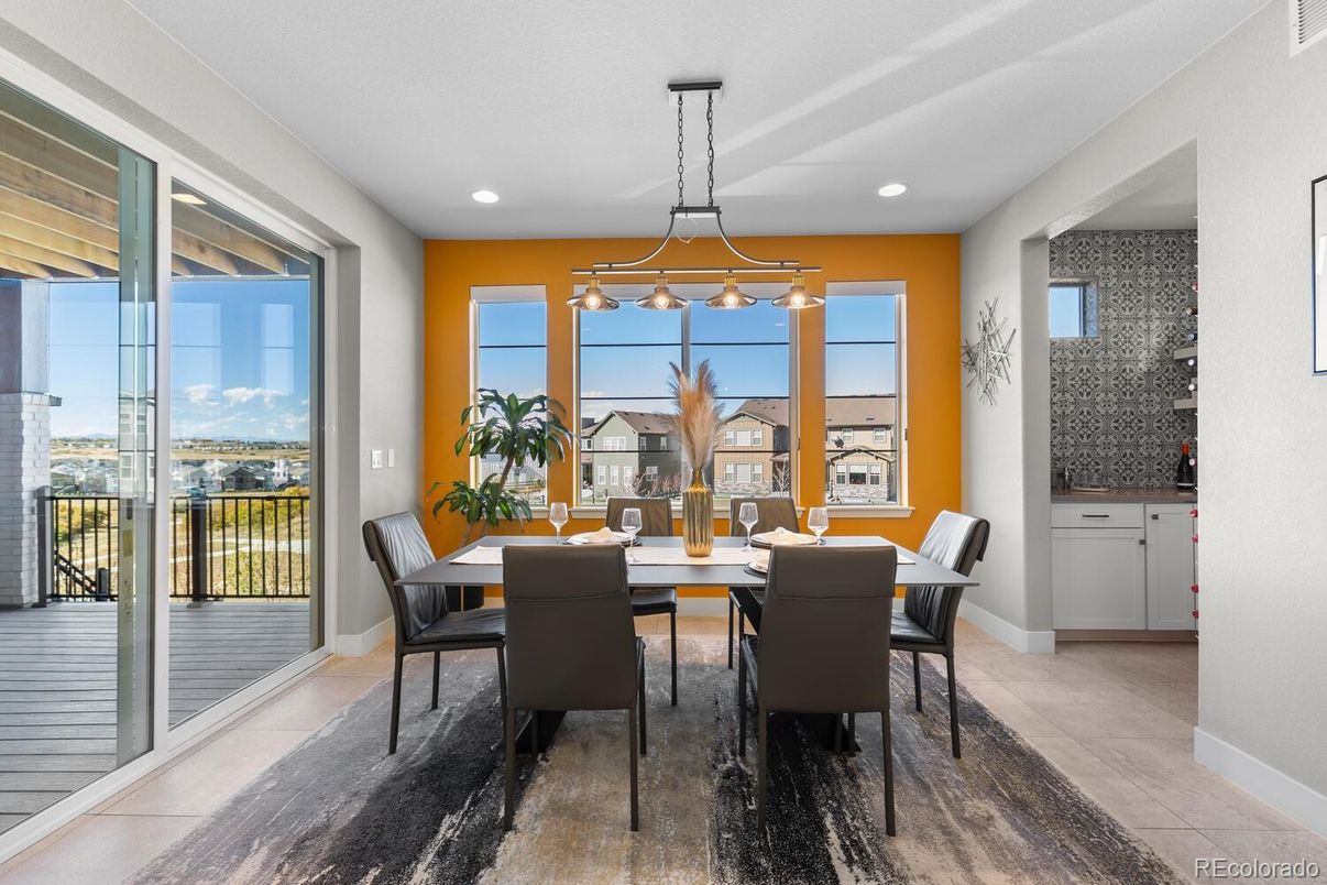 Dining room, Interior, Pendant Lights, Recessed Lighting