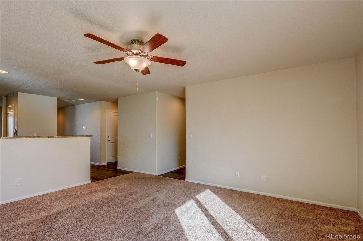Empty room, Interior, Recessed Lighting