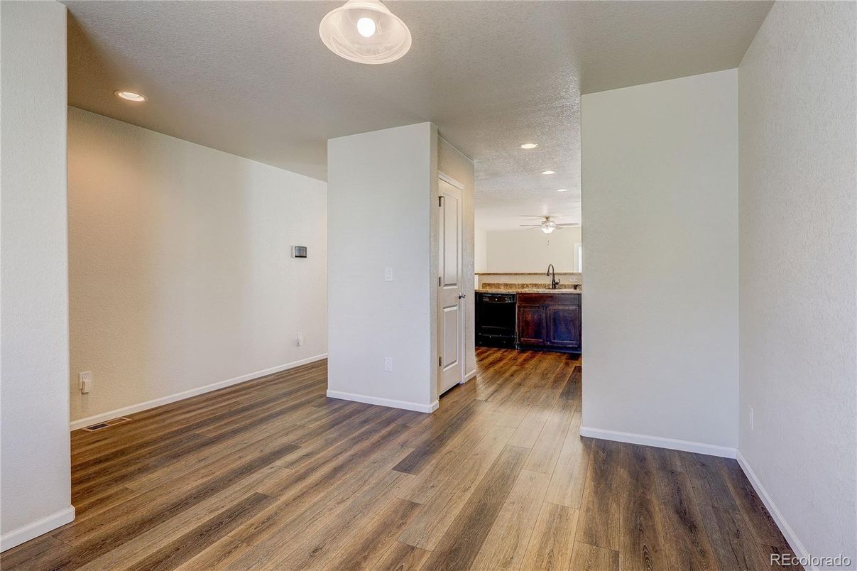 Empty room, Interior, Recessed Lighting, Wood Texture Flooring