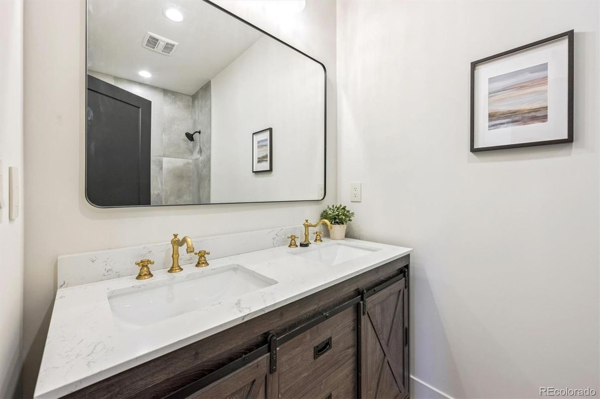 Bathroom, Dual Sink Vanities, Interior, Recessed Lighting