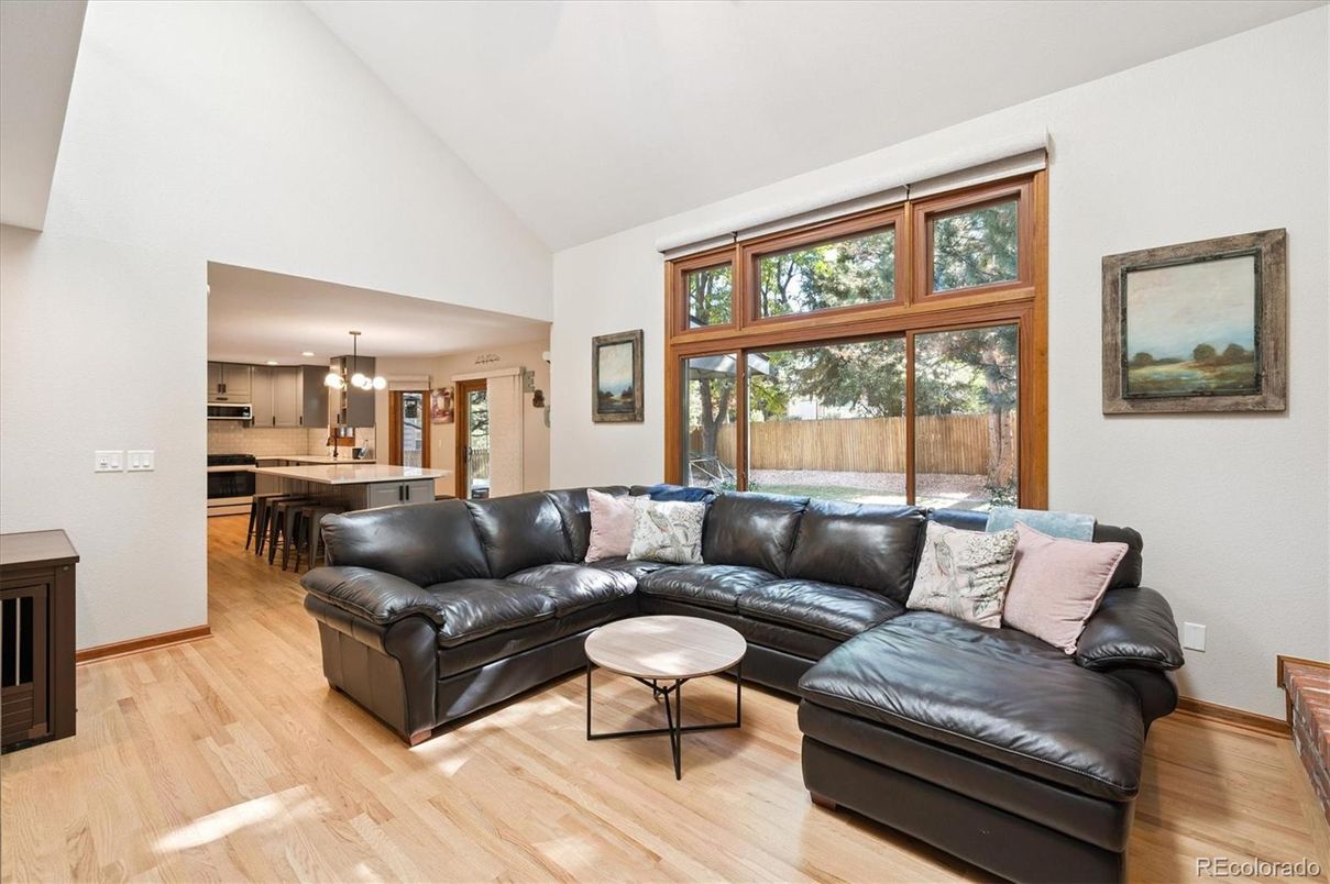 Interior, Kitchen, Living room, Pendant Lights, Wood Texture Flooring