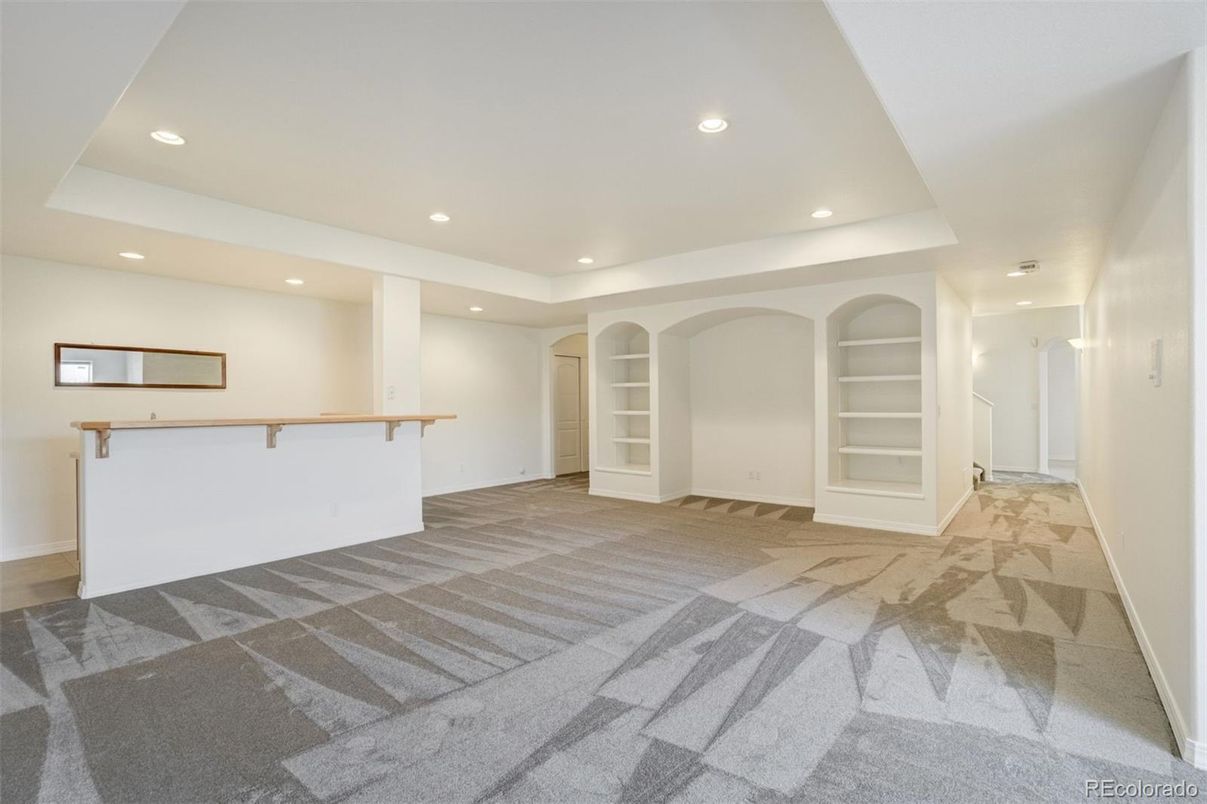 Empty room, Interior, Recessed Lighting