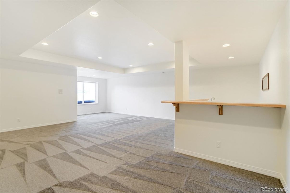 Empty room, Interior, Recessed Lighting