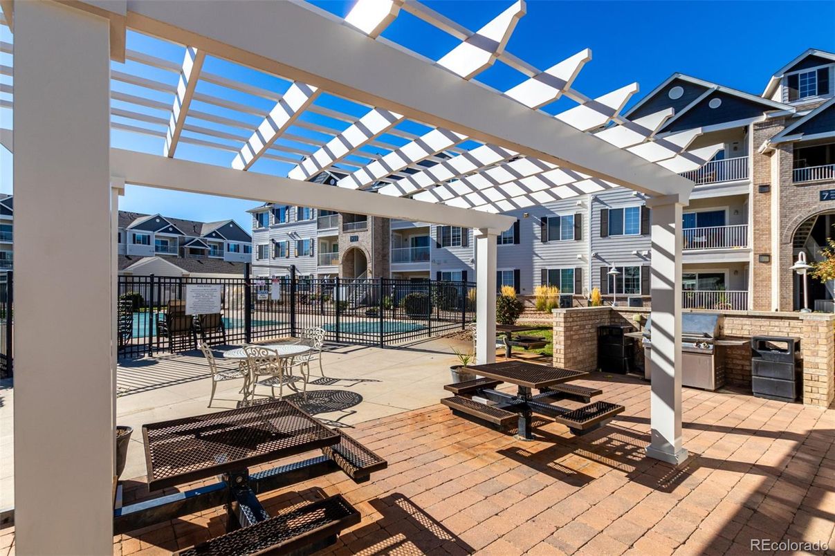 Exterior, Outdoor Kitchen