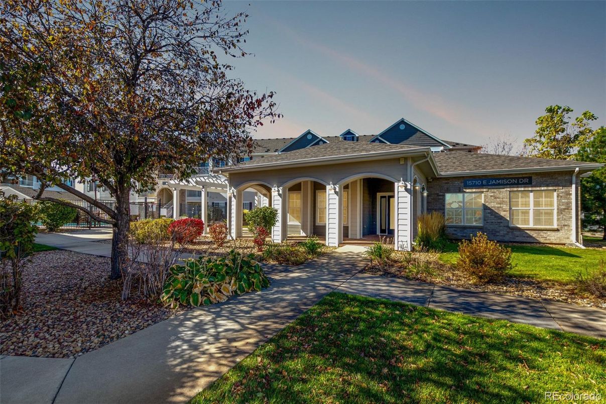 Exterior, Facade, Ranch