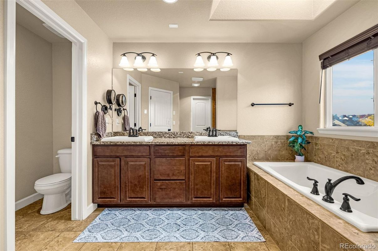 Bathroom, Dual Sink Vanities, Interior