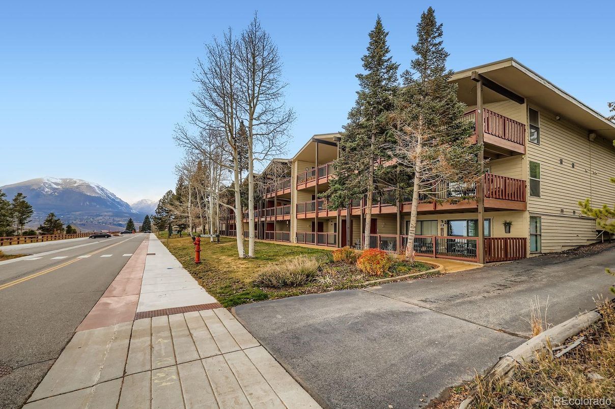 Backyard, Exterior, Facade, Condo Building
