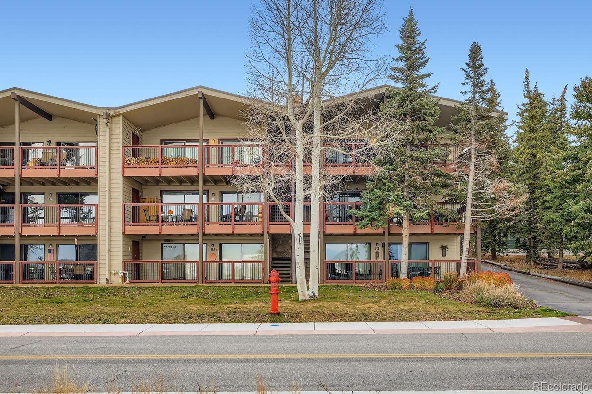 Exterior, Facade, Condo Building