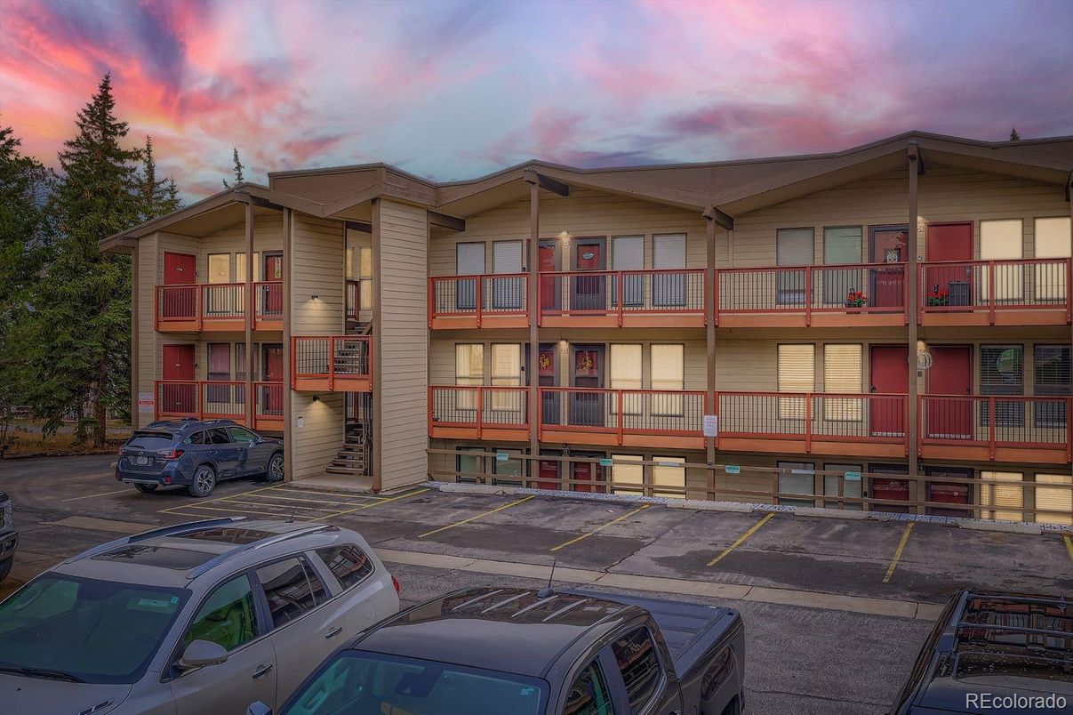 Exterior, Facade, Condo Building