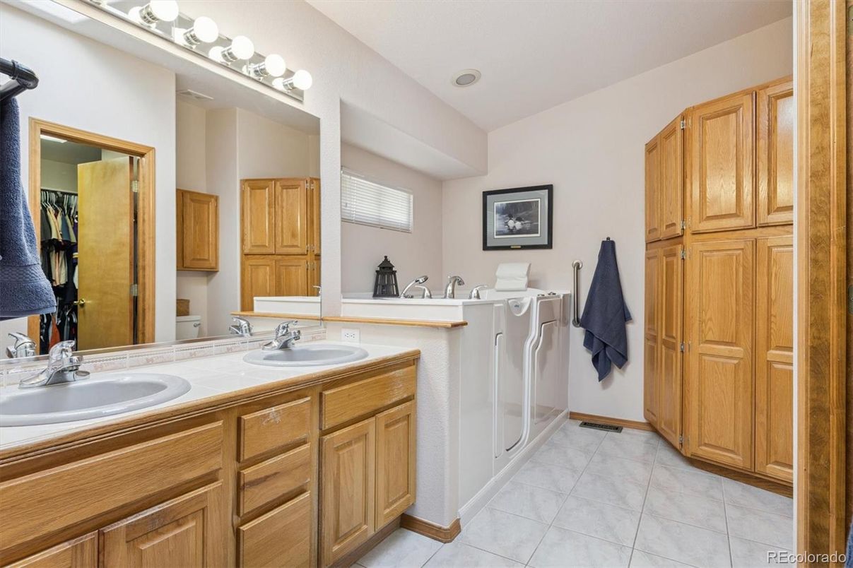 Bathroom, Dual Sink Vanities, Interior