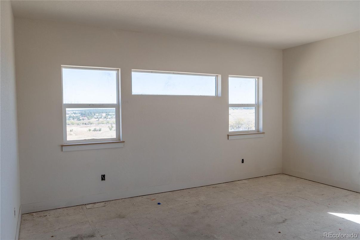 Empty room, Interior