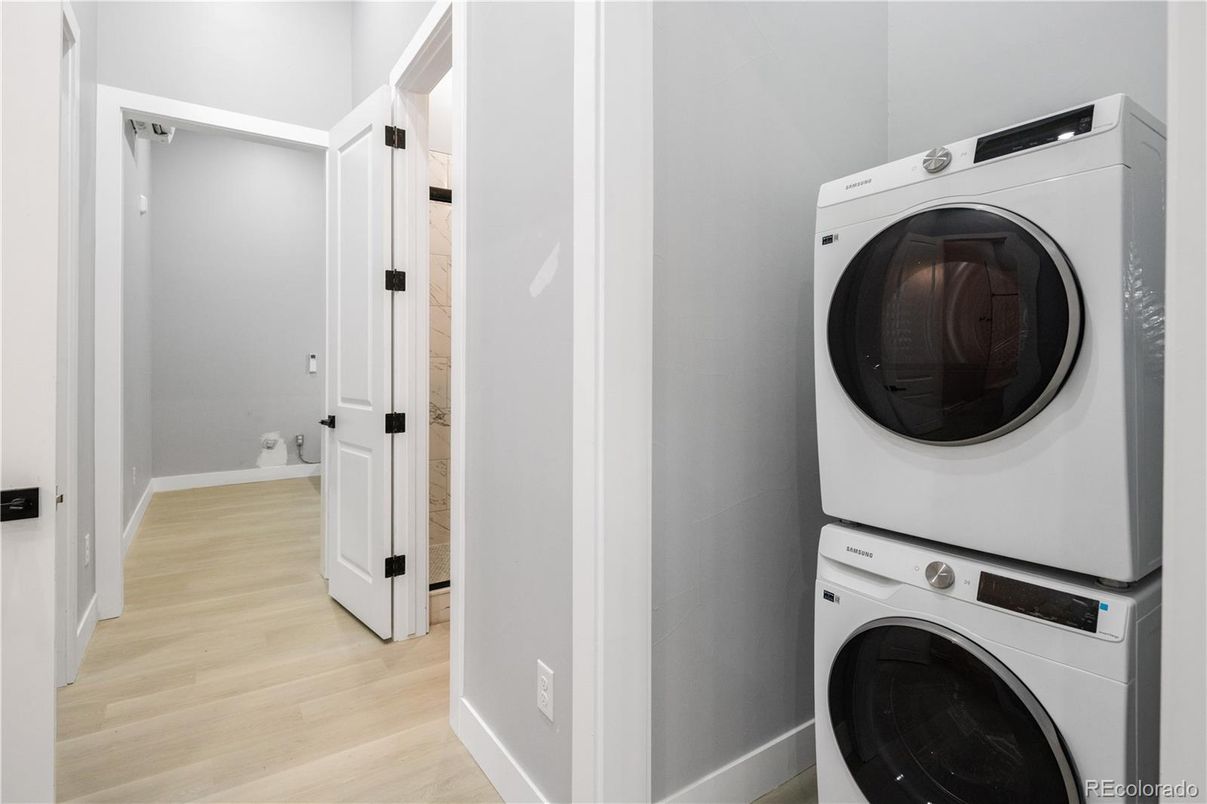 Interior, Utility Closets, Washer, Wood Texture Flooring