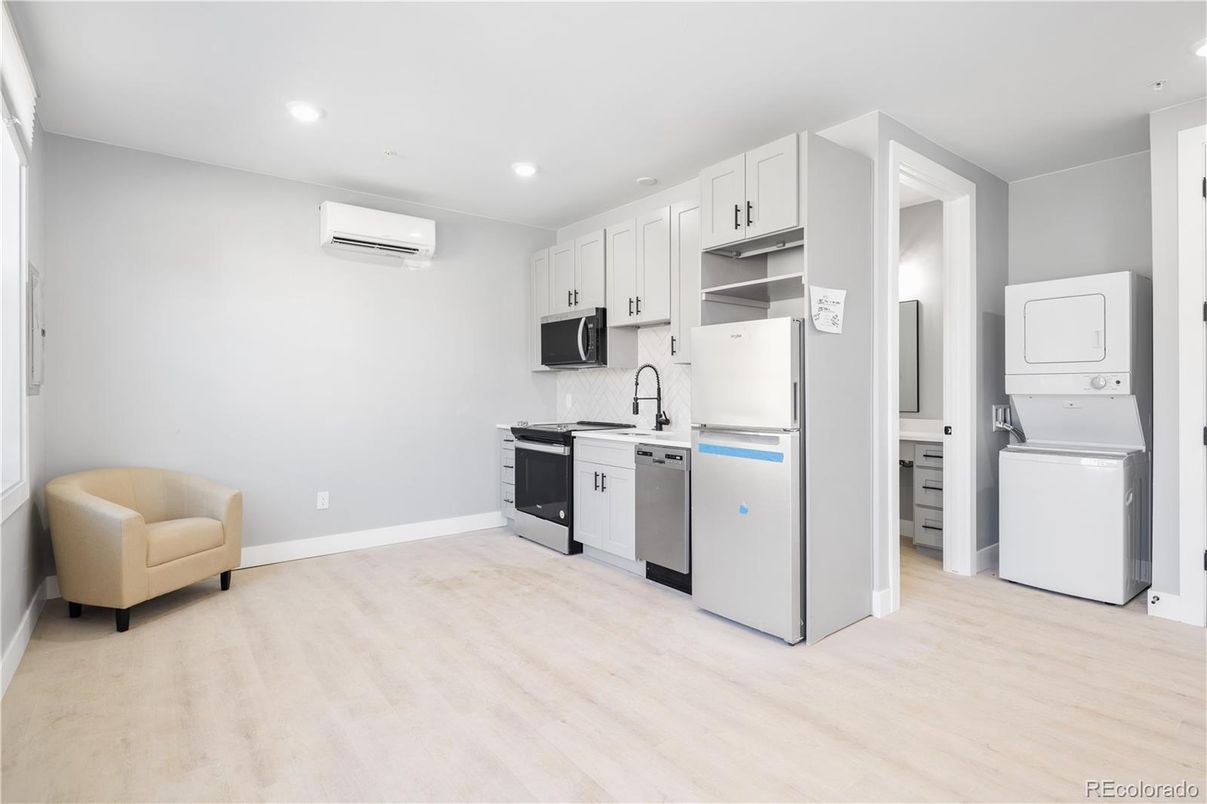 Interior, Kitchen, Recessed Lighting, Washer, Wood Texture Flooring