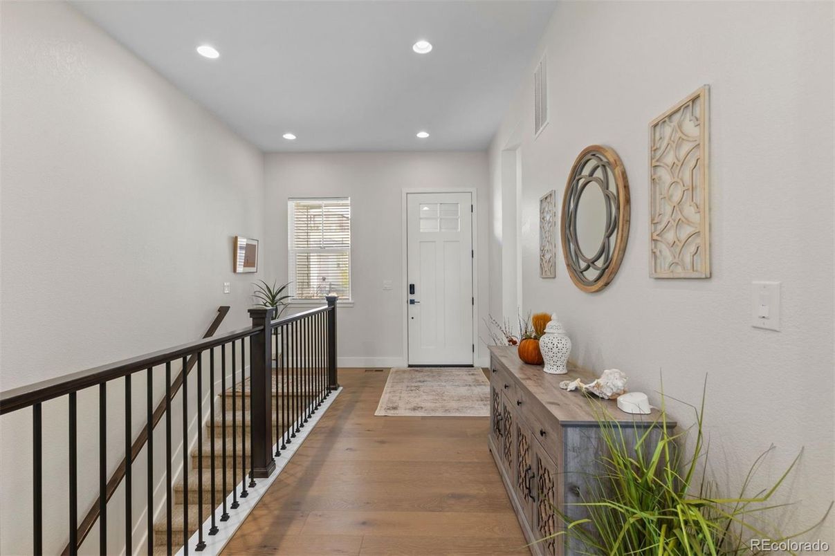 Interior, Recessed Lighting, Wood Texture Flooring