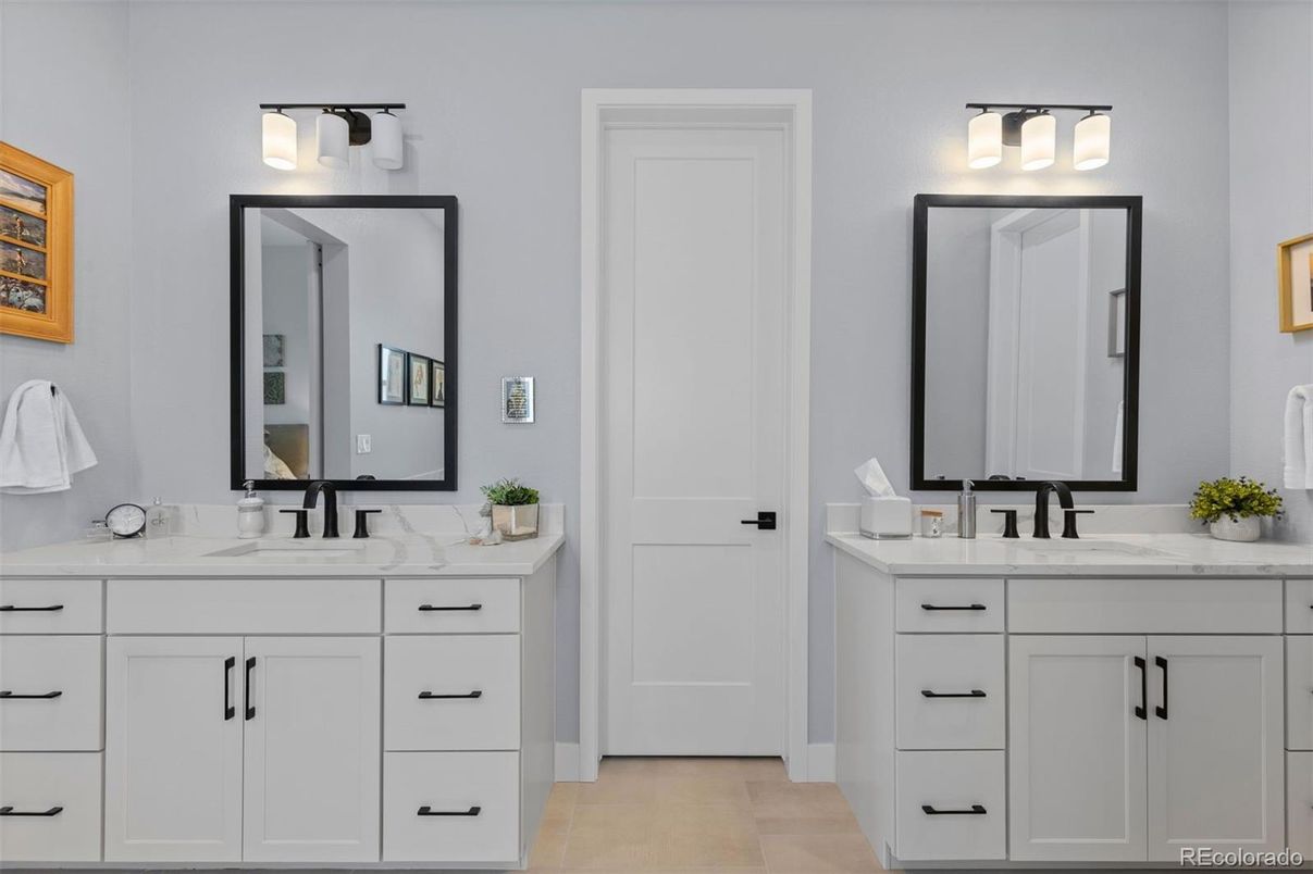 Bathroom, Dual Sink Vanities, Interior