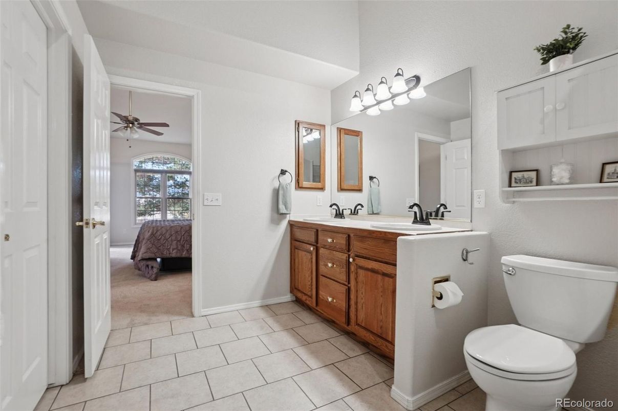 Bathroom, Dual Sink Vanities, Interior
