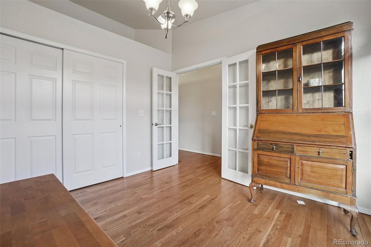 Chandelier, Empty room, Interior, Wood Texture Flooring