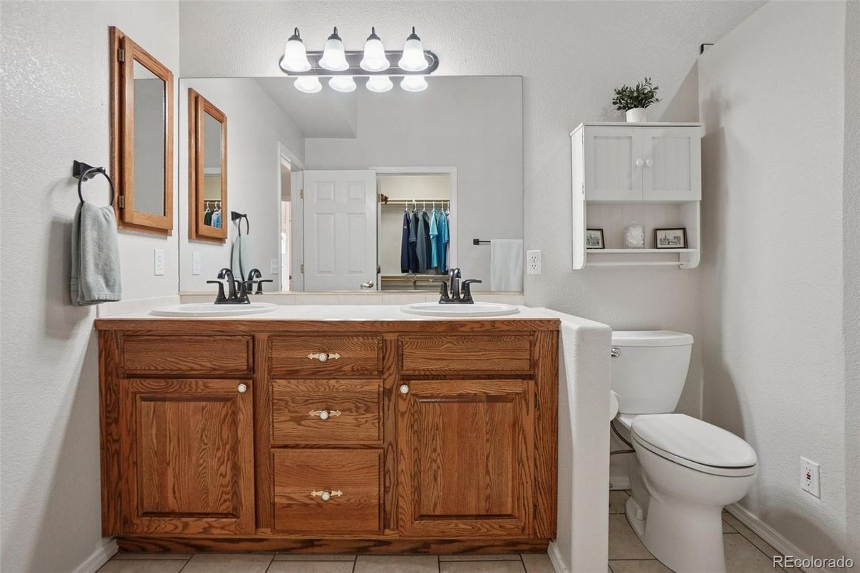 Bathroom, Dual Sink Vanities, Interior