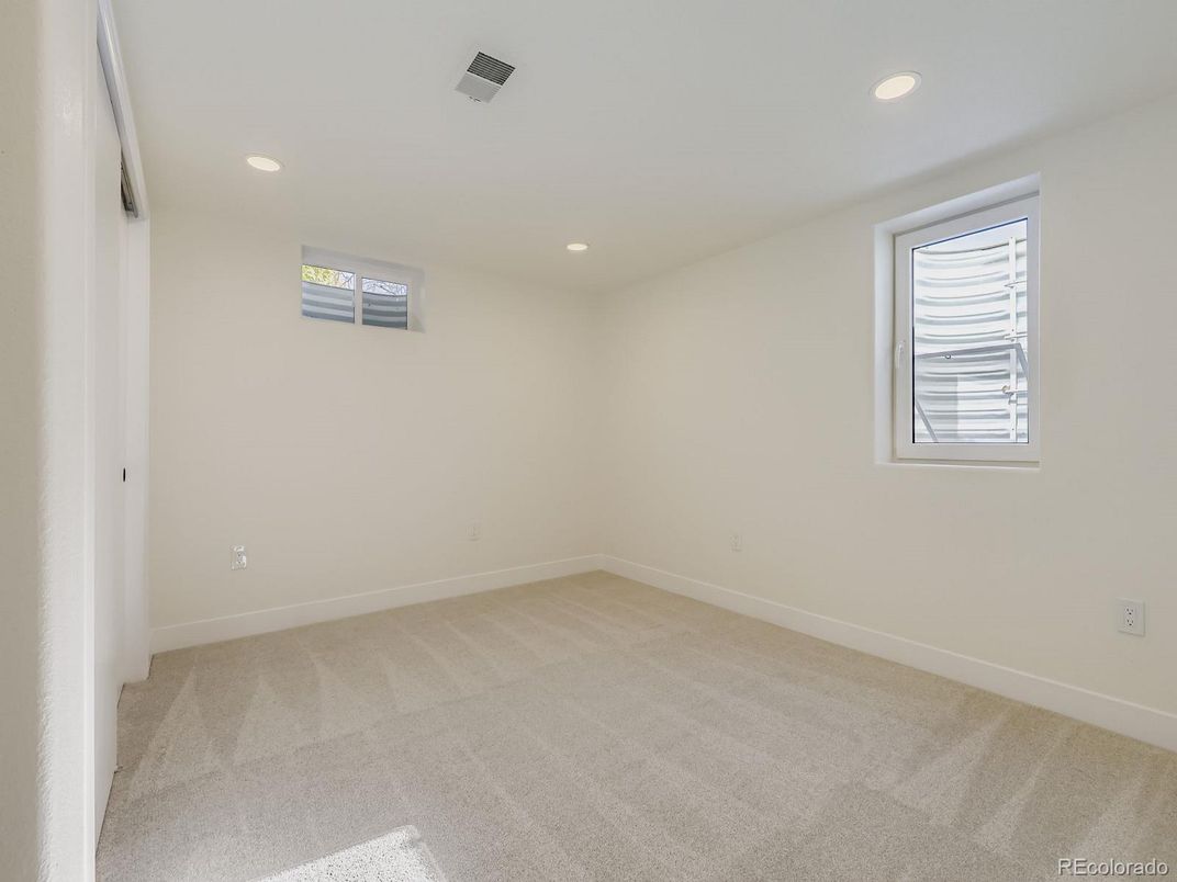Empty room, Interior, Recessed Lighting