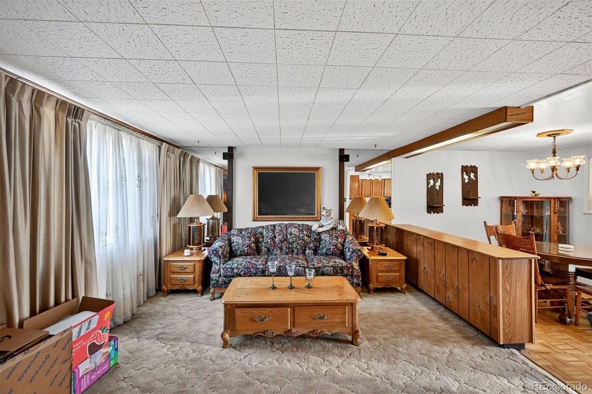 Chandelier, Dining room, Interior, Living room