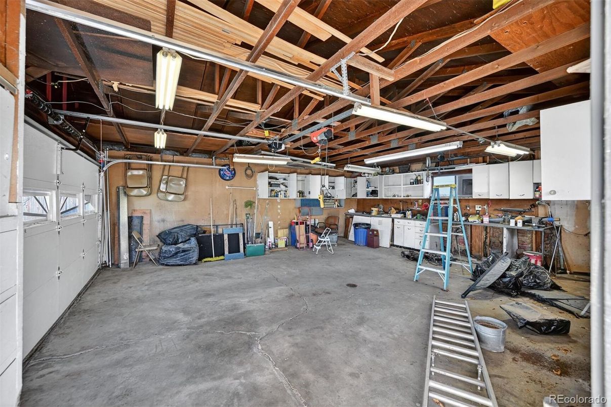 Interior, Washer, Wooden Beams, Wooden Ceilings