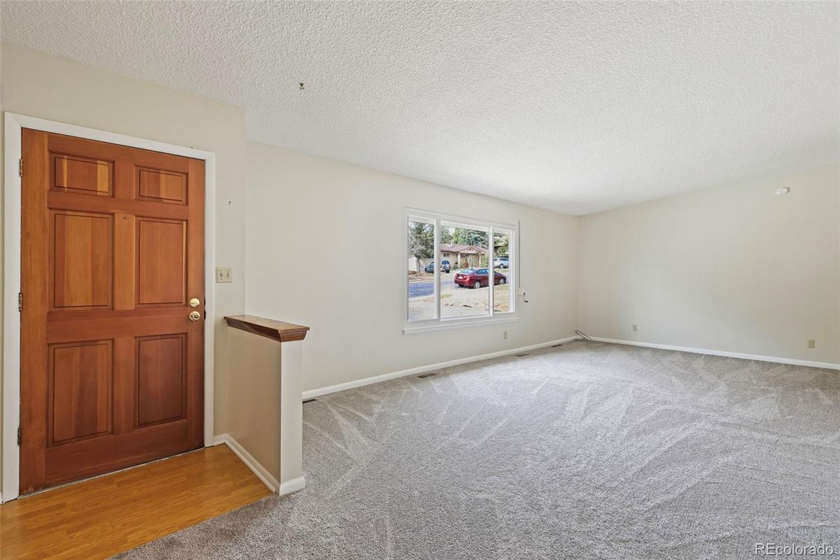 Empty room, Interior