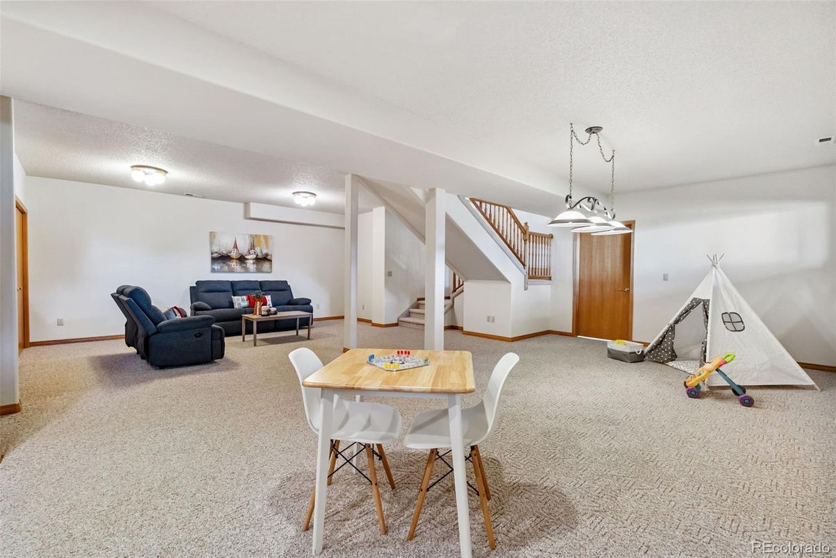 Dining room, Fitness Equipment, Interior, Living room, Pendant Lights