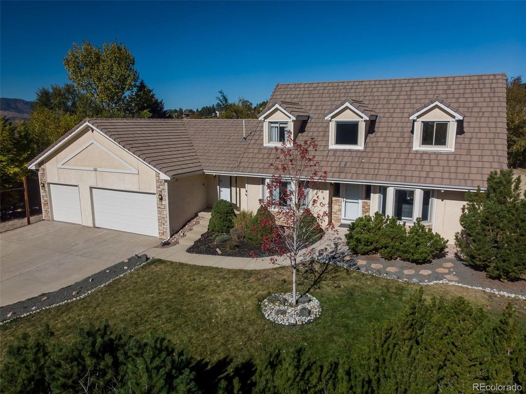 Attached, Exterior, Facade, Cape Cod