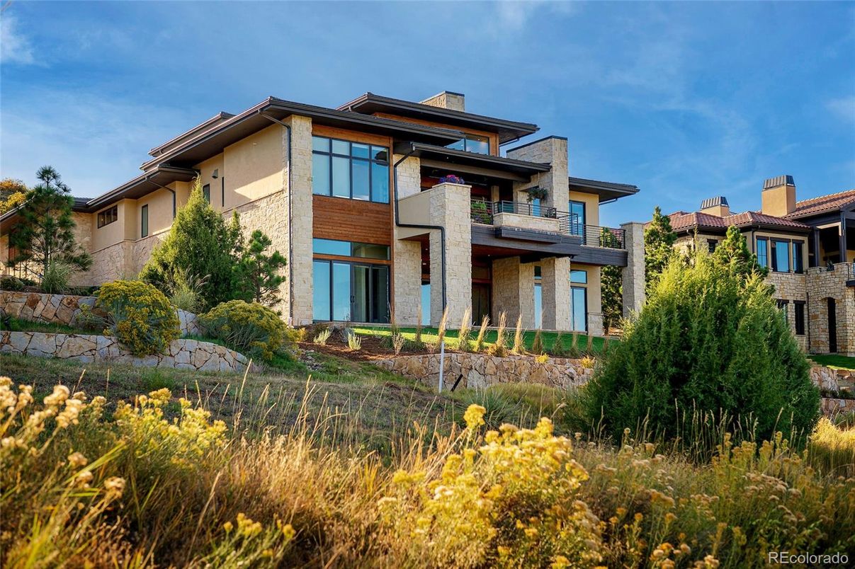 Backyard, Exterior, Facade, Modern