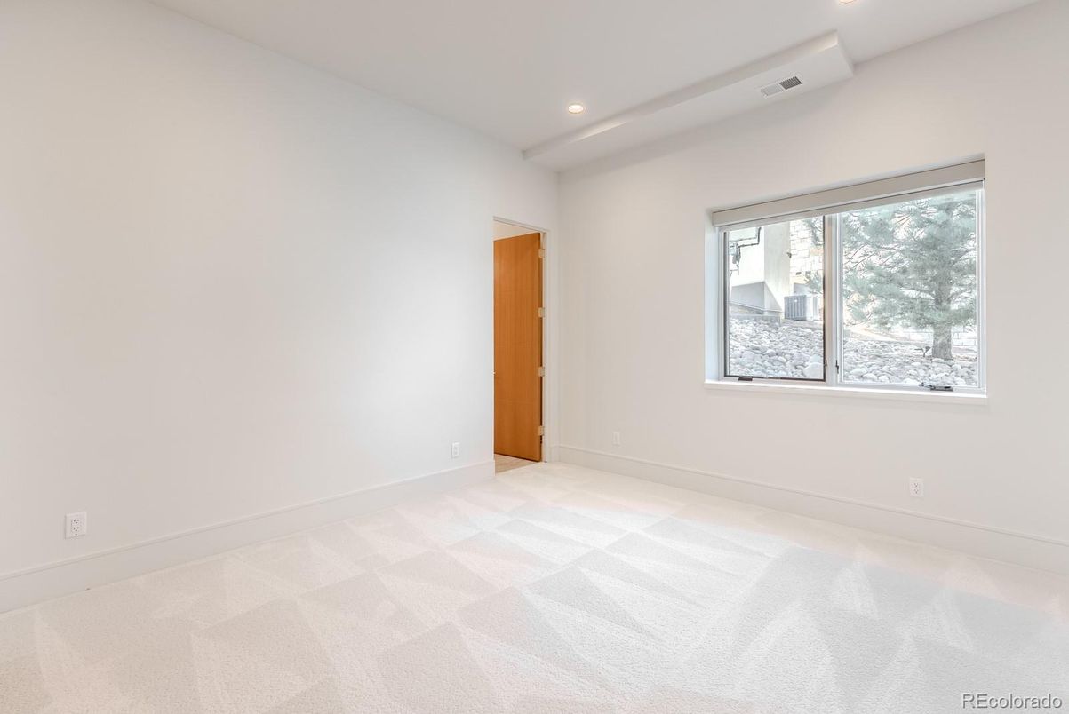 Empty room, Interior, Recessed Lighting