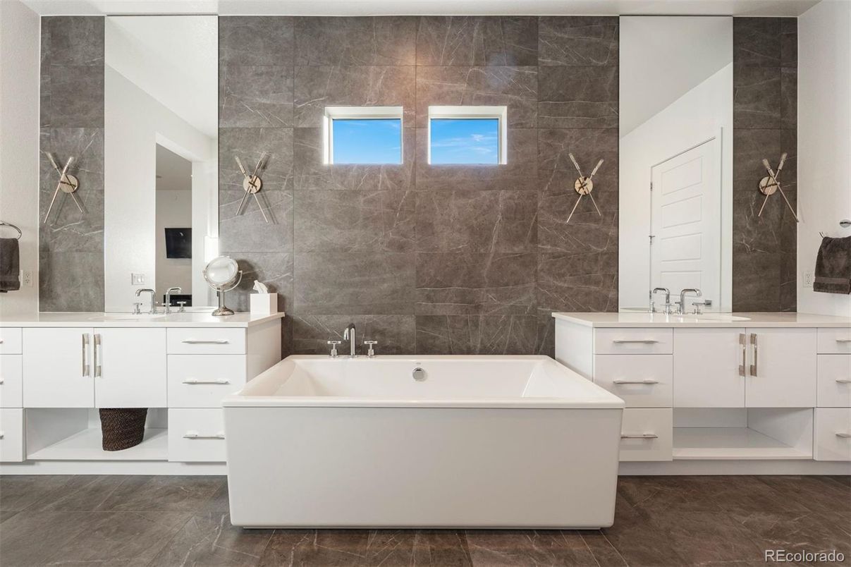 Bathroom, Free Standing Baths, Interior