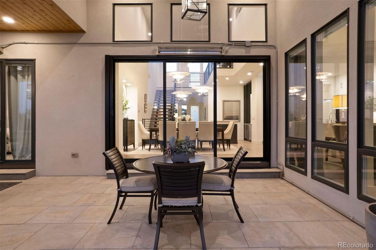 Dining room, Interior, Pendant Lights, Recessed Lighting