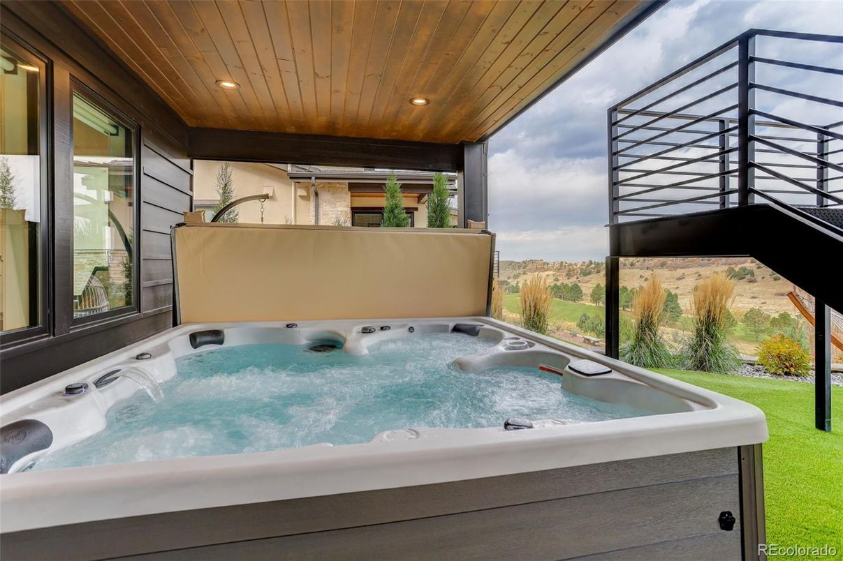 Exterior, Hot Tub