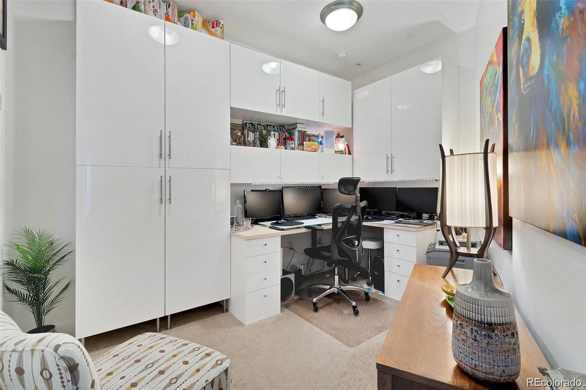 Home Office, Interior