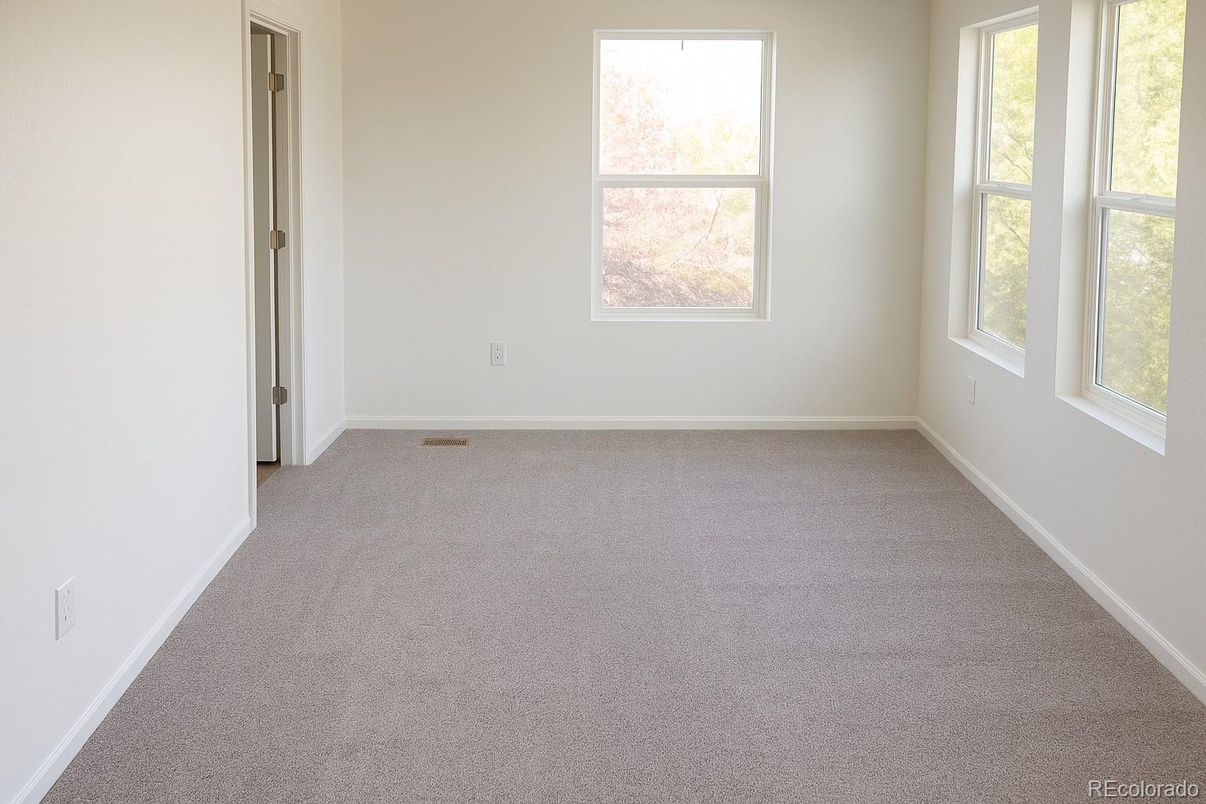 Empty room, Interior