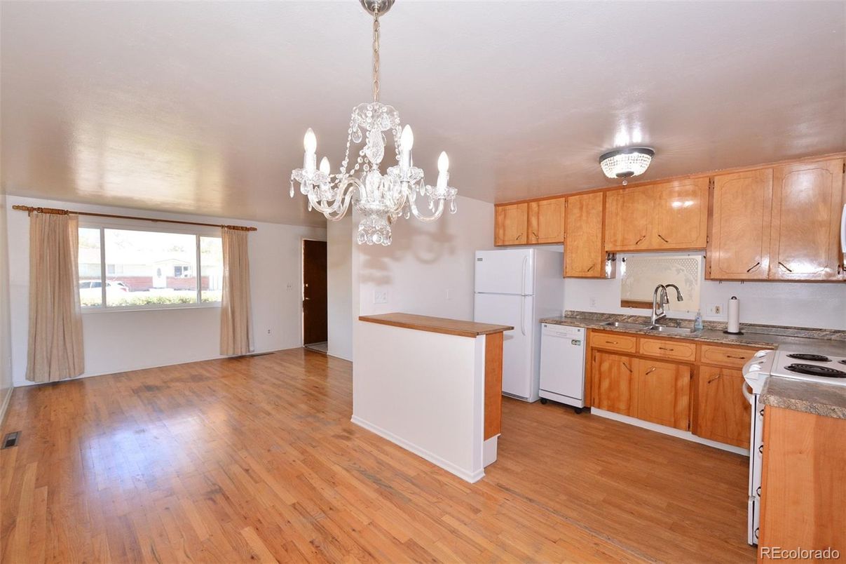 Chandelier, Interior, Kitchen, Wood Texture Flooring