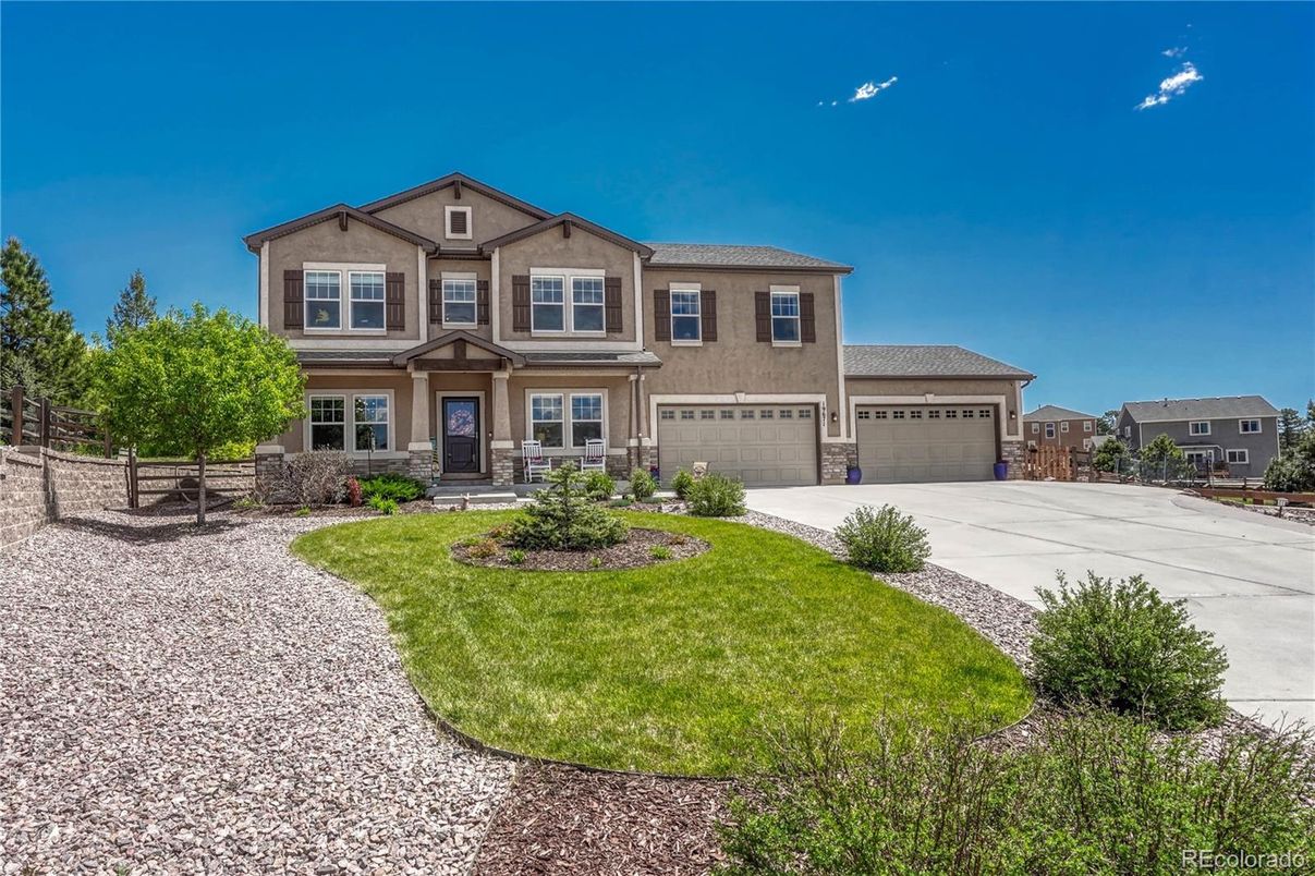 Attached, Exterior, Facade, Mediterranean