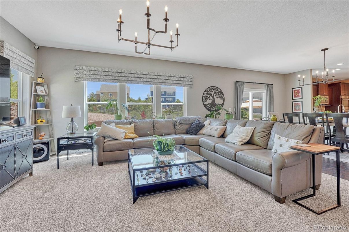 Chandelier, Dining room, Interior, Living room, Pendant Lights