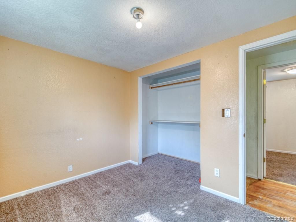 Empty room, Interior