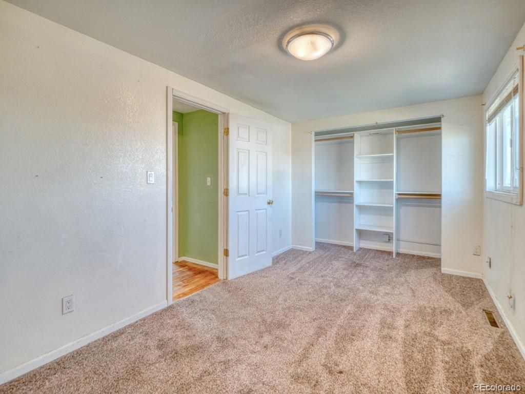 Empty room, Interior