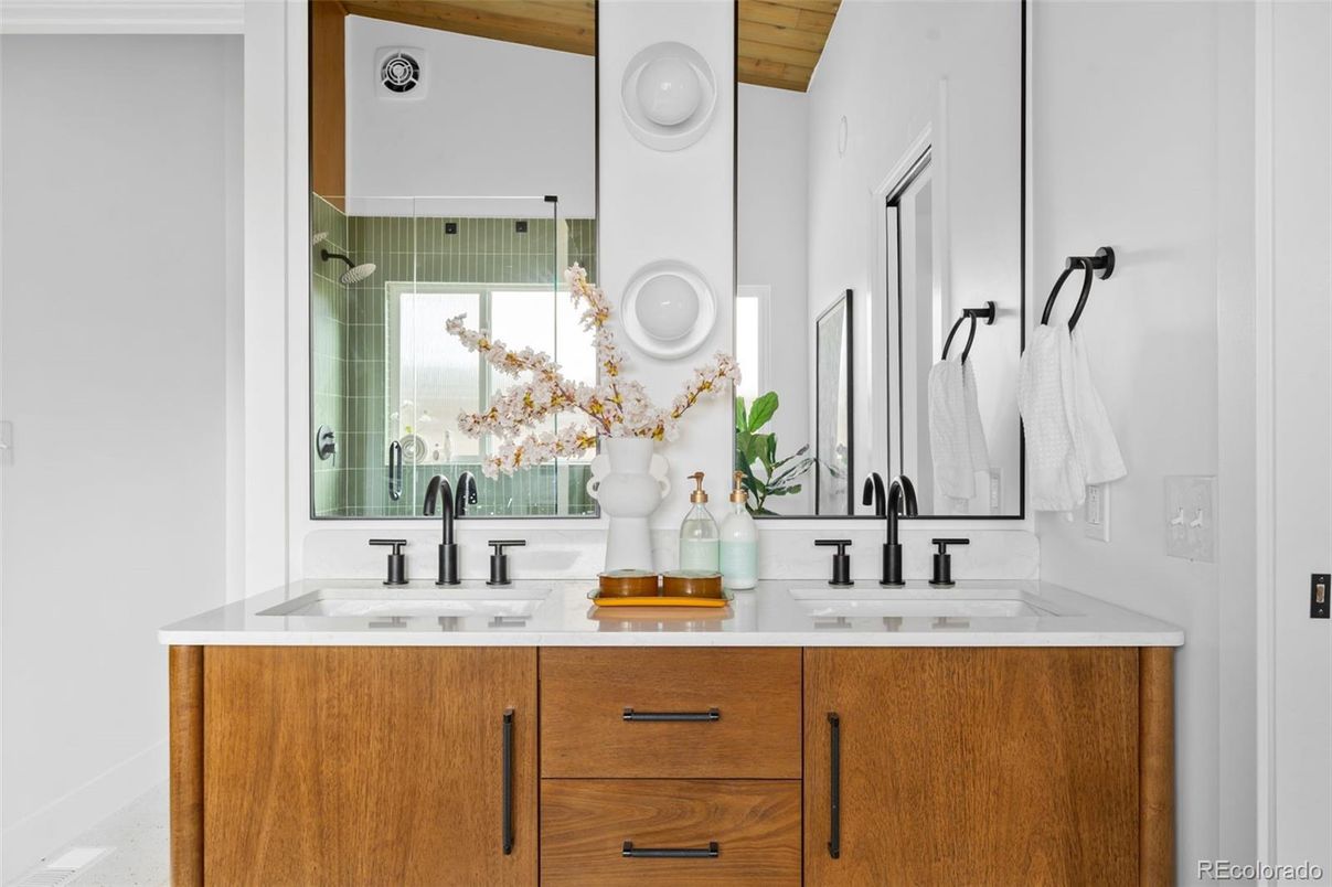Bathroom, Dual Sink Vanities, Interior