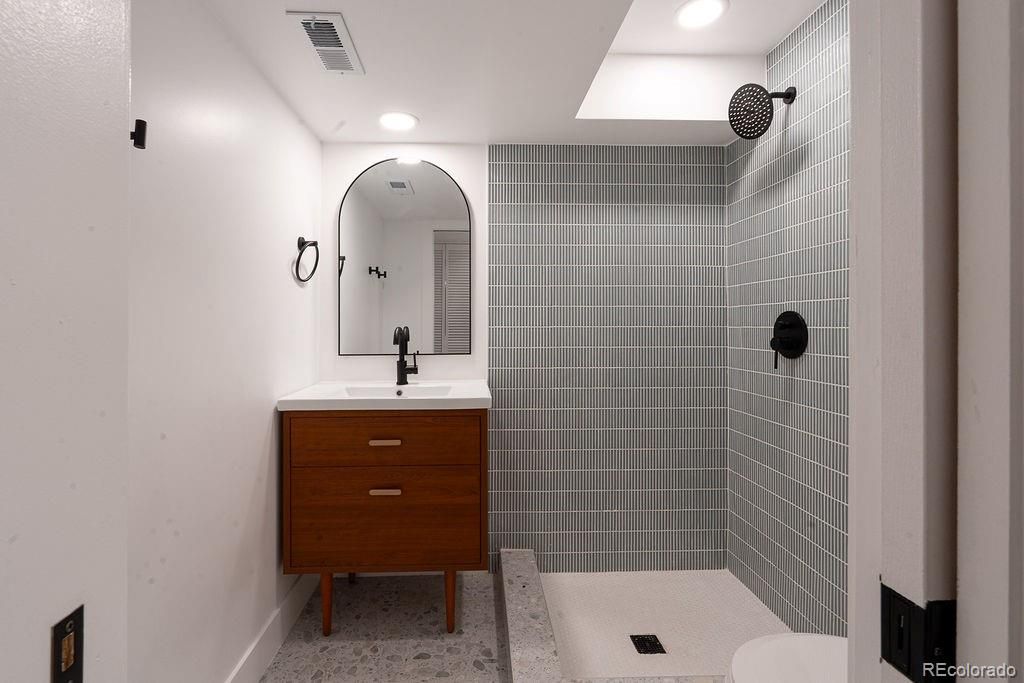 Bathroom, Interior, Recessed Lighting