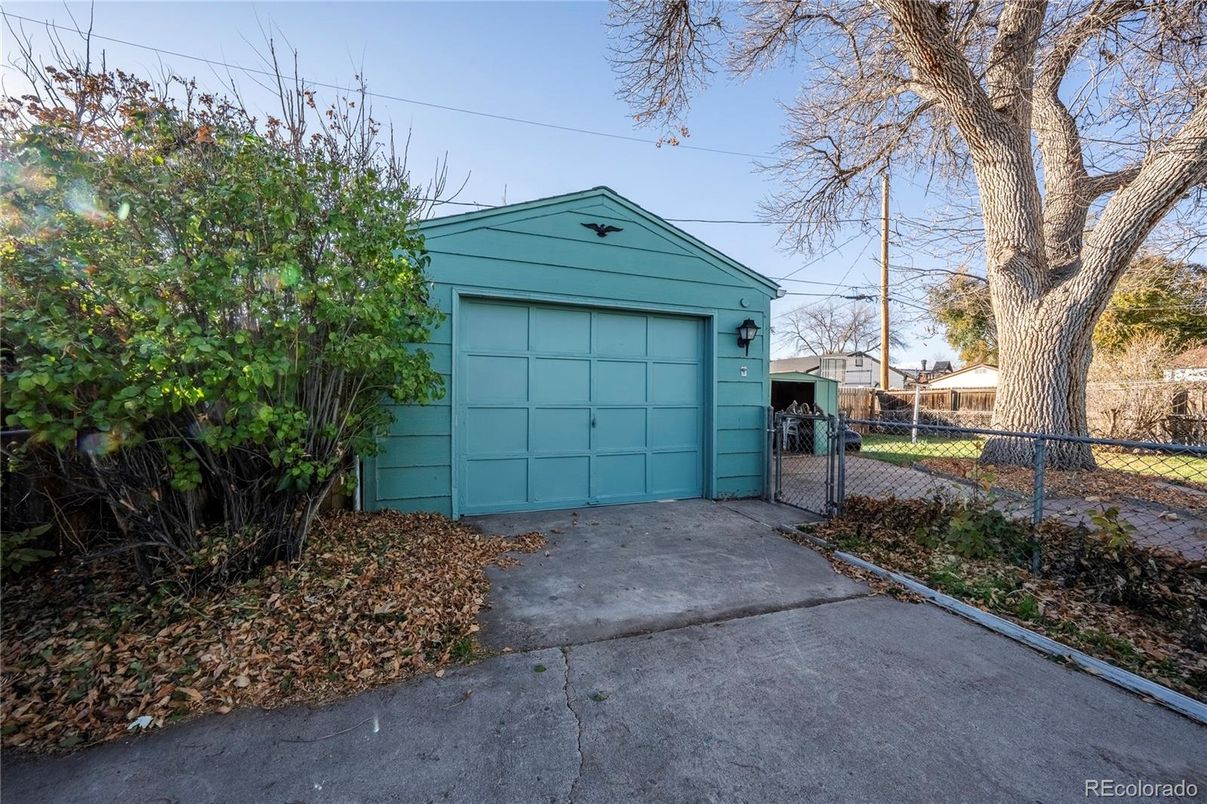 Detached Garage, Exterior