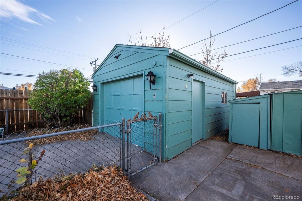 Detached Garage, Exterior