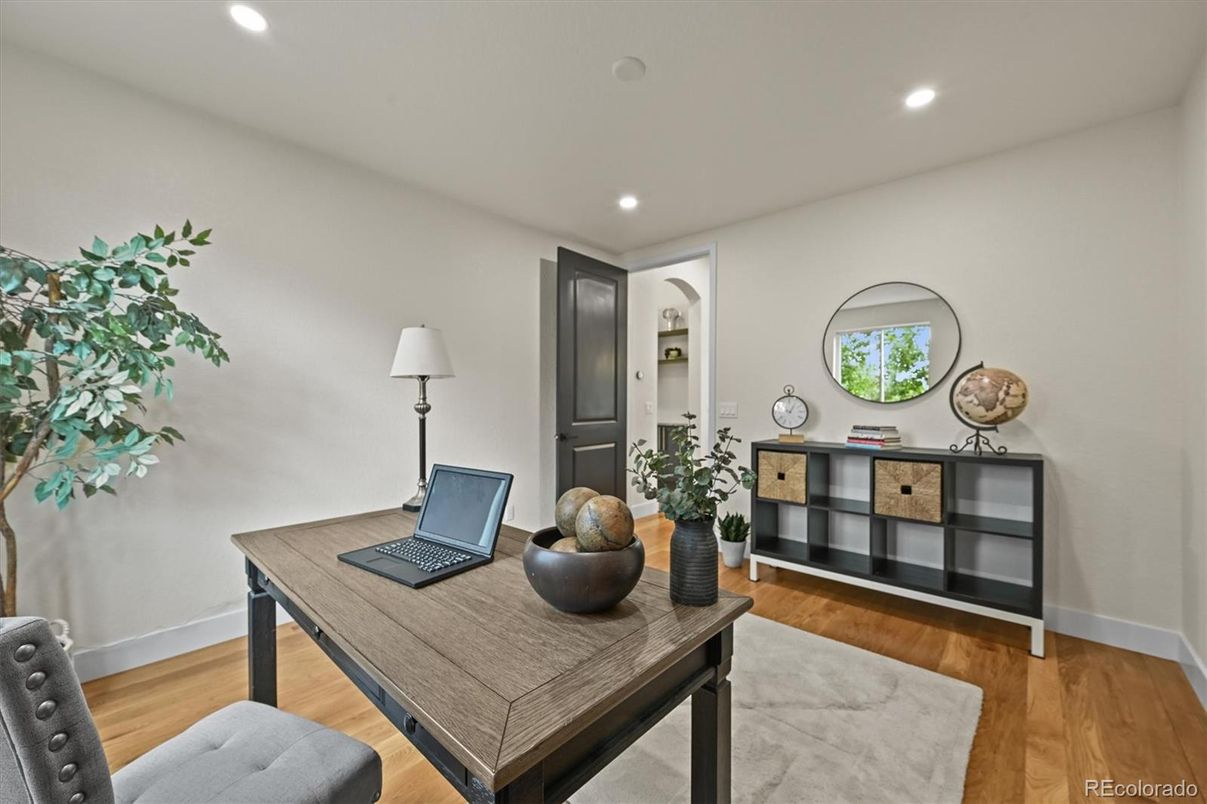 Home Office, Interior, Recessed Lighting, Wood Texture Flooring