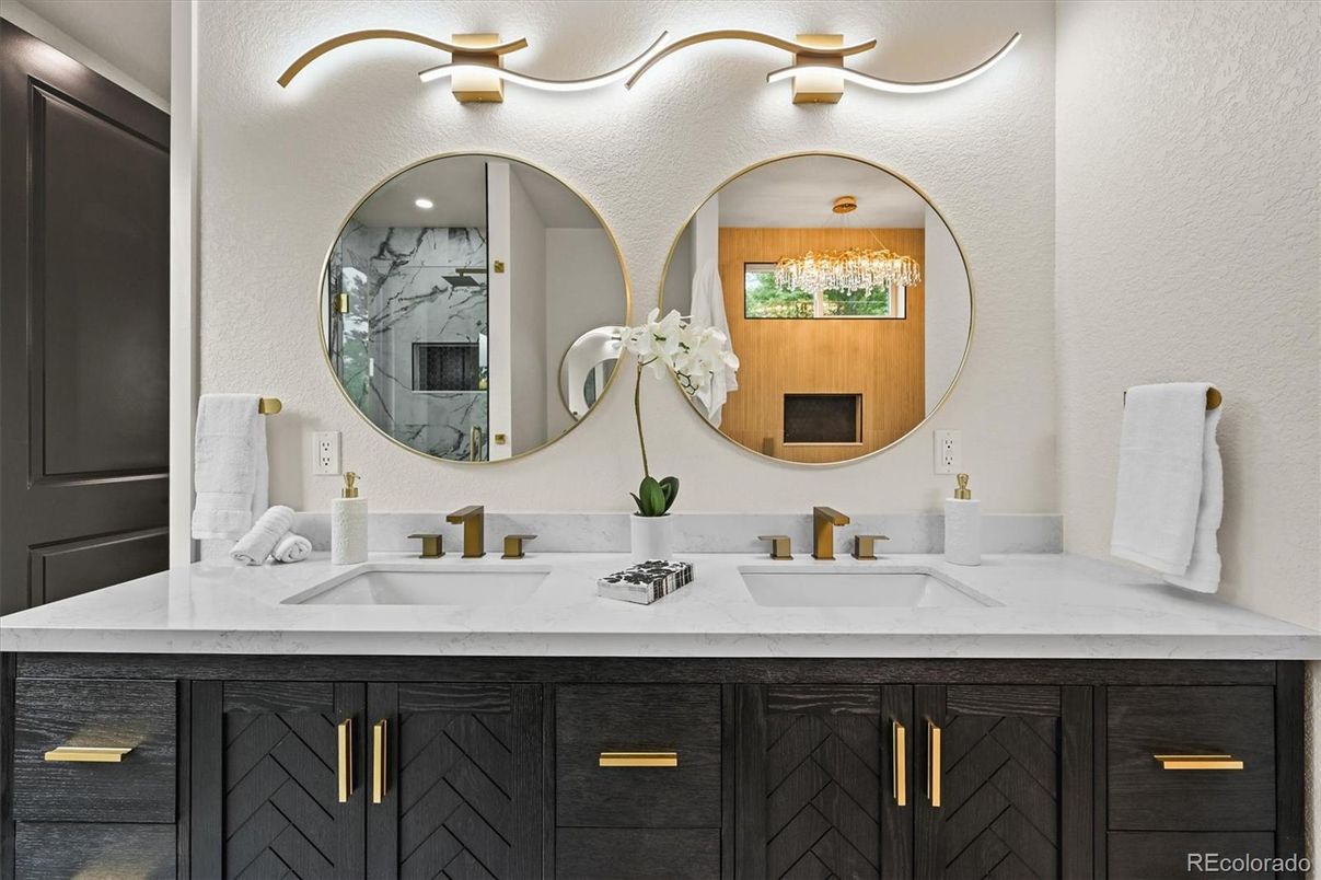 Bathroom, Dual Sink Vanities, Interior